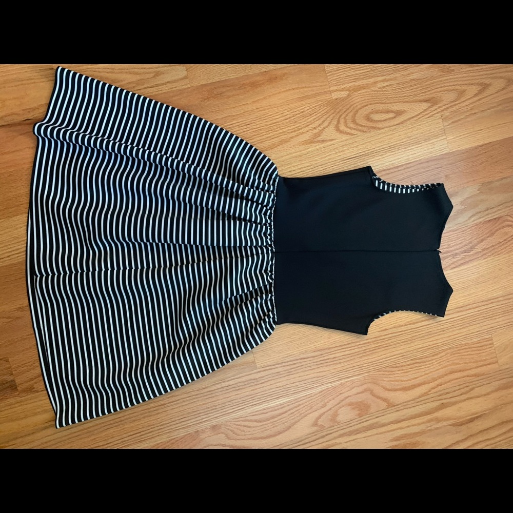 Beautiful black and white dress 👗 - Picture 2 of 3